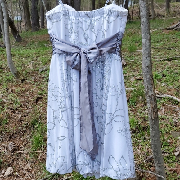 White & silver short party dress - Picture 4 of 4
